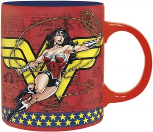 Taza de Wonder Woman en acción - Las mejores tazas de Wonder Woman - Tazas de DC